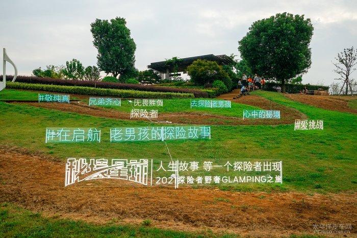 安全警示|货车行驶中突然爆胎 一车货物遭了殃